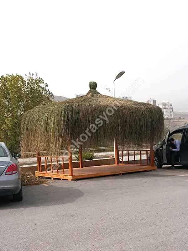 Saçaklı Hasır Çatı